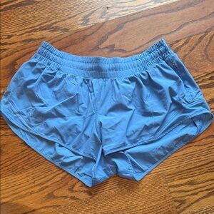 lululemon hotty hot shorts 2.5”